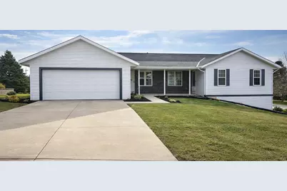 622  Lous Way, Slinger, WI 53086 - Photo 2