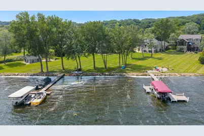 W304N2470  Maple Ave, Delafield, WI 53072 - Photo 4