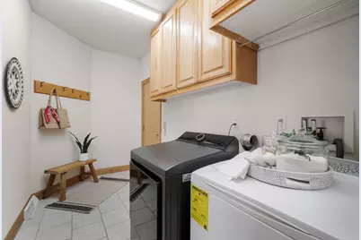 W304N2470  Maple Ave, Delafield, WI 53072 - Photo 12