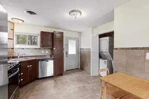 6419 W Verona Ct, Milwaukee, WI 53219 - Photo 10