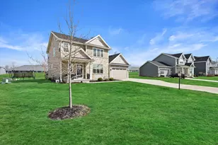N62W21744 Masters Dr, Menomonee Falls, WI 53051 - Photo 2