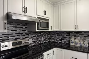 274 Minz Park Cir, West Bend, WI 53095 - Photo 10