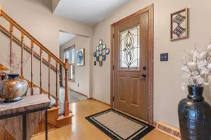 1905 Cliff Alex Ct, Waukesha, WI 53189 - Photo 4