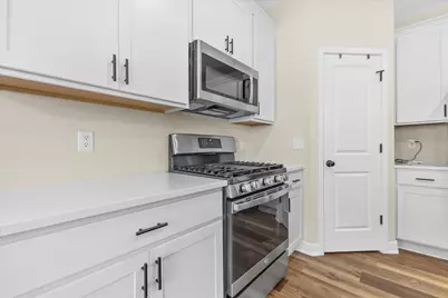 8971  Creekside Cir, Pleasant Prairie, WI 53158 - Photo 14