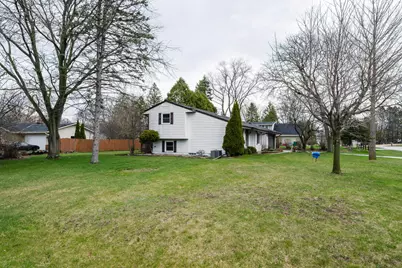 N97W15790  Burr Oak Rd, Germantown, WI 53022 - Photo 2