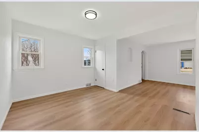 6726 W Silver Spring Dr, Milwaukee, WI 53218 - Photo 12