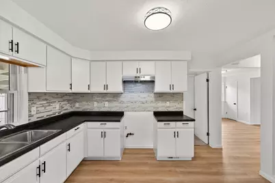 6726 W Silver Spring Dr, Milwaukee, WI 53218 - Photo 16