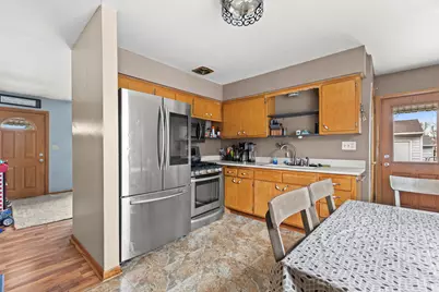 6239 S Kirkwood Ave, Cudahy, WI 53110 - Photo 4