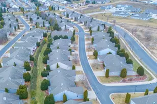 2436 Caribou Ln, Grafton, WI 53024 - Photo 2