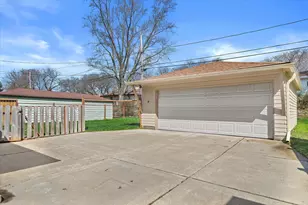 9714 W Arthur Ave, West Allis, WI 53227 - Photo 36