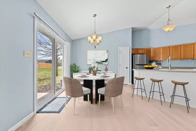 1572  Falcon Dr, Hartford, WI 53027 - Photo 6