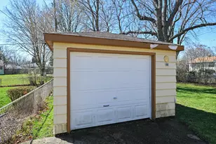 8233 W Lancaster Ave, Milwaukee, WI 53218 - Photo 22