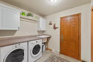 2947 S Gate Dr, Hartford, WI 53027 - Photo 12