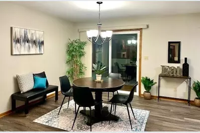 W168N10725  Juniper Dr, Germantown, WI 53022 - Photo 8