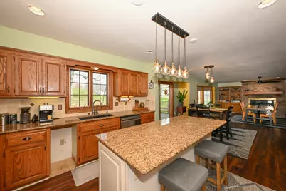 15800  Brook Ln, Brookfield, WI 53005 - Photo 4