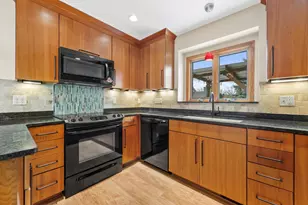 N78W15339 Haymeadow Rd, Menomonee Falls, WI 53051 - Photo 16