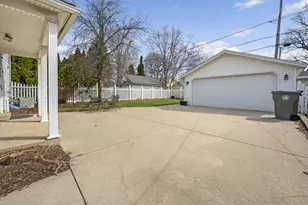 5122 N Diversey Blvd, Whitefish Bay, WI 53217 - Photo 24