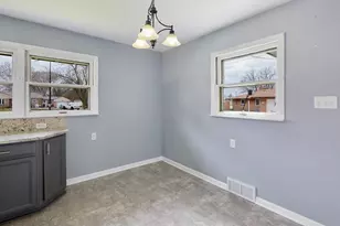 2909 S 76th St, West Allis, WI 53219 - Photo 12