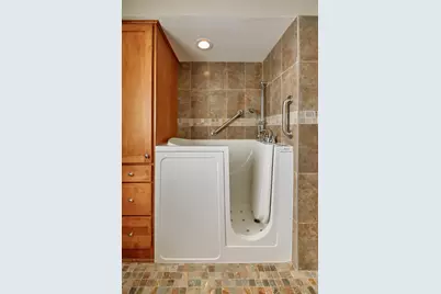 2909 S 76th St, West Allis, WI 53219 - Photo 20