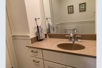 2907 E Hampshire Ave, Milwaukee, WI 53211 - Photo 10