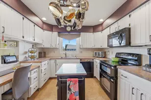 3517 Willow Cir, Sheboygan, WI 53083 - Photo 2
