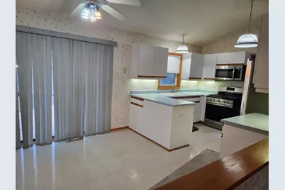 9325 W Darnel Ave, Milwaukee, WI 53224 - Photo 4