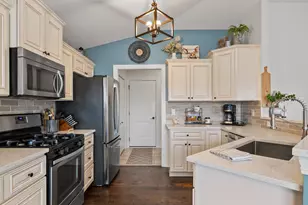 724 Joshua Ln, Lake Geneva, WI 53147 - Photo 14