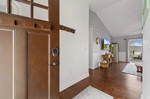 724 Joshua Ln, Lake Geneva, WI 53147 - Photo 4