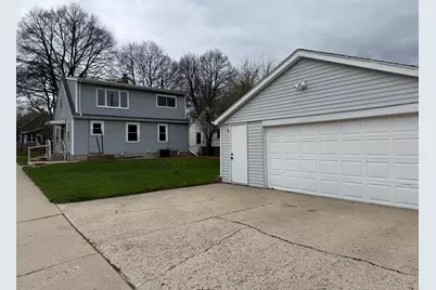 1022 S 90th St, West Allis, WI 53214 - Photo 4