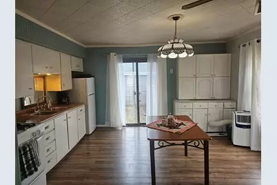 956  Circle Dr, Manitowoc, WI 54220 - Photo 2