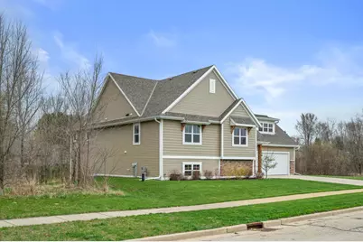 261  Cardinal Dr, Sullivan, WI 53178 - Photo 2