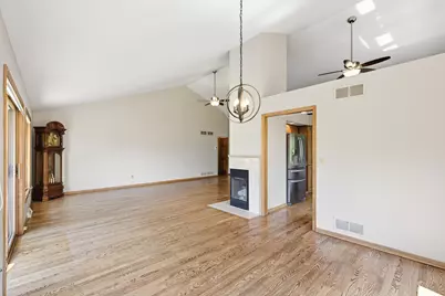 215  Kirkham Ct, Brookfield, WI 53045 - Photo 12