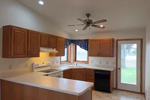 2233 Knuell St, Manitowoc, WI 54220 - Photo 2