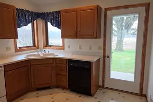 2233 Knuell St, Manitowoc, WI 54220 - Photo 4