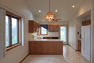 2233 Knuell St, Manitowoc, WI 54220 - Photo 6