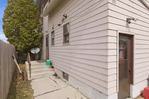 2201 Washington St, Manitowoc, WI 54220 - Photo 4