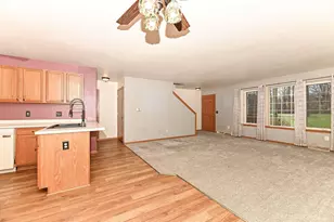 1915 Mallard Pointe Cir, Waukesha, WI 53189 - Photo 4
