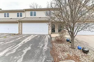 1915 Mallard Pointe Cir, Waukesha, WI 53189 - Photo 30