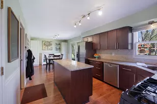 738 Buckingham Way, Hartland, WI 53029 - Photo 10