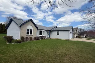 5934 Regency Hills Dr, Racine, WI 53406 - Photo 4