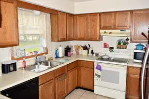 7200 Ashwood Ln, Racine, WI 53185 - Photo 8