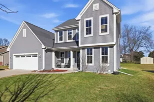 717 Chadwick Dr, Watertown, WI 53094 - Photo 4