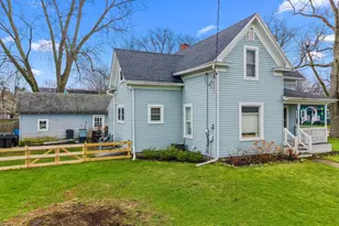 201 Howard St, Walworth, WI 53184 - Photo 2