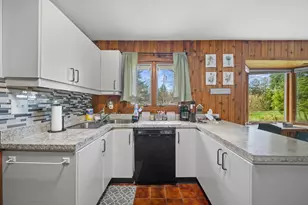 1025 W Riverview Dr, Glendale, WI 53209 - Photo 8