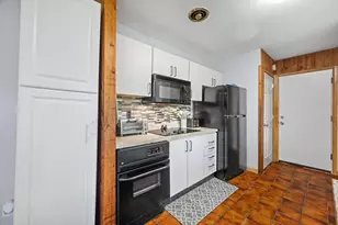 1025 W Riverview Dr, Glendale, WI 53209 - Photo 10