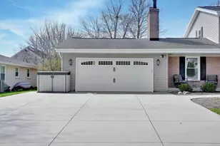 12915 W Wilbur Dr, New Berlin, WI 53151 - Photo 2