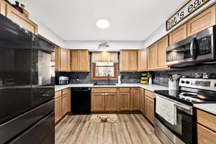 1127 Hemlock Ln, Waukesha, WI 53189 - Photo 12