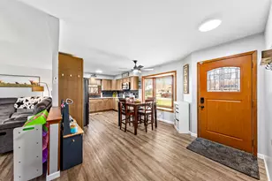 1127 Hemlock Ln, Waukesha, WI 53189 - Photo 10