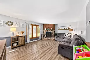 1127 Hemlock Ln, Waukesha, WI 53189 - Photo 6