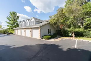 2357 Quail Hollow Ct, Delafield, WI 53018 - Photo 1
